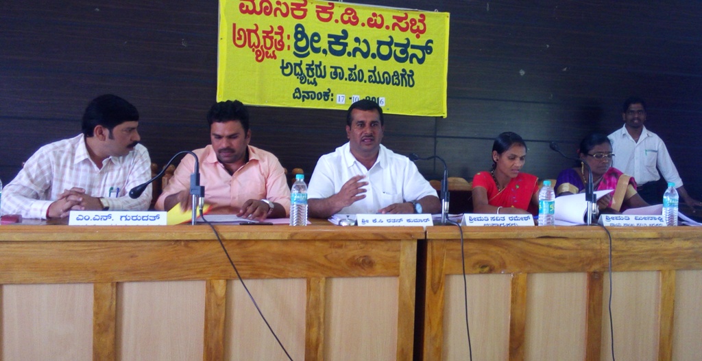 ಅಭಿವೃದ್ಧಿ ಕಾರ್ಯಗಳು ಜನಪ್ರತಿನಿಧಿಗಳ ಗಮನಕ್ಕೆ ಬರಲಿ: ರತನ್